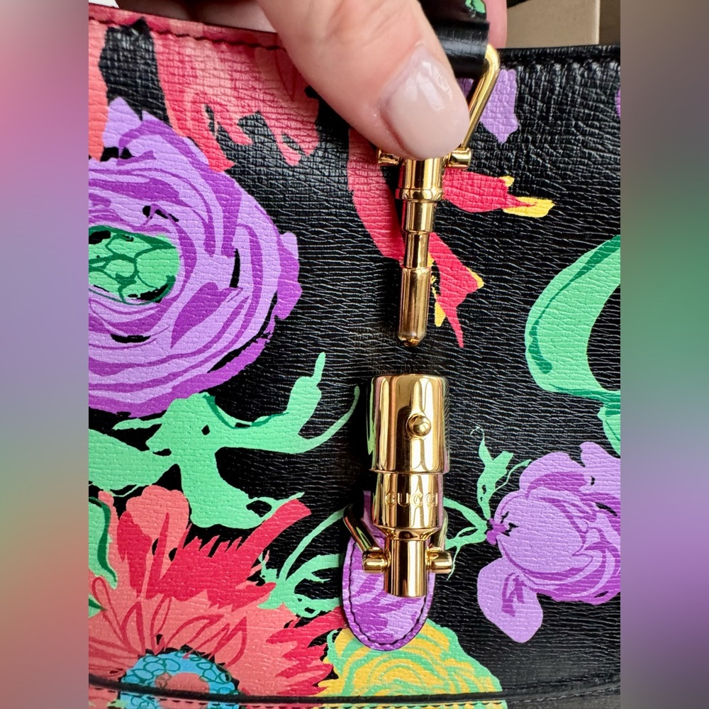 Gucci Bag - Picture 6 of 12